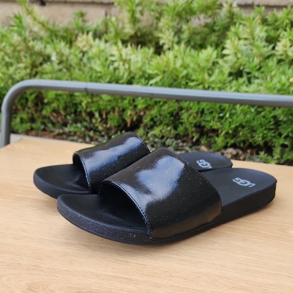 UGG Black Glitter Slides Comfortable Sandals Sn 1116688K Size 5 - Picture 1 of 8